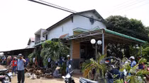 Lửa bùng phát giữa trưa trong phòng ngủ, mẹ chết hai con bị thương