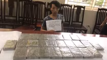 Nhận chuyển 26 bánh heroin với giá 10 triệu đồng