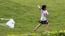 Thiếu nhi Hà Nội thích thú khám phá trò chơi dân gian