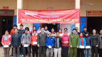 Thêm sắc xuân với đồng bào nghèo Tân Lạc