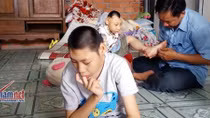 Tiết lộ giật mình người cha thi hát chữa bệnh teo não cho con