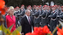“Giải trình” của nữ Ngoại trưởng Áo về một động thái lạ với ông Putin