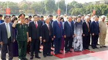 Lãnh đạo Đảng, Nhà nước và Bộ Công an vào Lăng viếng Chủ tịch Hồ Chí Minh