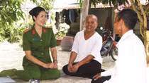 Những Nữ Cảnh sát tình nguyện về xã