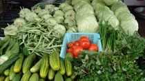 Để rau quả nội không bị lấn lướt