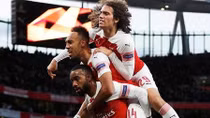 Lacazette lập cú đúp, Pháo thủ bắn hạ bầy dơi