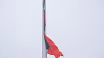 Lễ thượng cờ rủ Quốc tang trong mưa