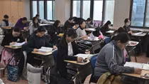 "Cơ hội đổi đời" của người trẻ Hàn Quốc: Cánh cửa lớn hay canh bạc lớn?