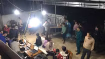 Đội mưa, vượt sông làm CCCD cho dân