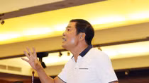 Học làm “quan” bóng đá