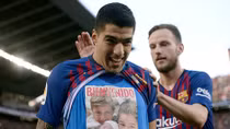 Suarez lập hattrick, Barca vùi dập Real 5-1