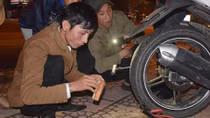 Tuấn "khùng" và hành trình sửa xe miễn phí