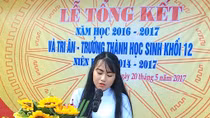 Cả trường bật khóc với bài phát biểu tri ân của nữ sinh trường Phan Bội Châu