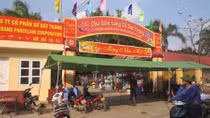Vì sao chợ làng gốm Bát Tràng đóng cửa?