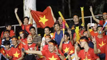 CĐV Việt Nam đổ bộ sân Panaad, tiếp lửa thầy trò HLV Park Hang Seo