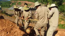 Hủy nổ thành công 2 quả bom nặng gần nửa tấn