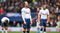 Tottenham thua trận đầu tiên trên sân vận động mới