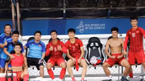  Đức Chinh "khoe" cơ bắp trước thềm đại chiến với Indonesia