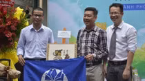 Tự “đày mình”, đưa sách về nông thôn