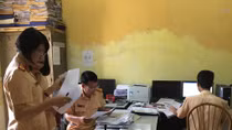 Gian dối cấp lại GPLX có thể bị phạt tiền và cấm lái trong 5 năm