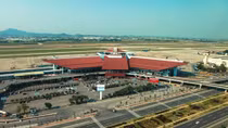 Sân bay Nội Bài hạn chế người đưa tiễn vào ga T2 để giảm tải