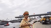 Một ngày làm việc vất vả của Cảnh sát giao thông