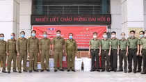 Trao tặng trang thiết bị y tế phòng, chống COVID-19 cho an ninh Lào
