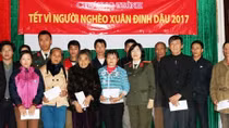 Mang yêu thương về miền Tây Quảng Bình