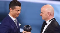 Ronaldo tiếc vì sự vắng mặt của... dàn sao Barca
