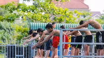 Thầy giáo tự xây bể, dạy bơi miễn phí cho học sinh, trẻ em nghèo miền núi