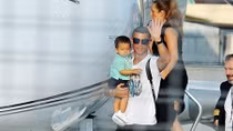 Ronaldo được bảo vệ như nguyên thủ khi tới Turin