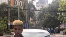 Ôm ma túy cố thủ trên xe ô tô