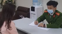 Nữ Giám đốc tặng quà Tết bằng pháo hoa nổ