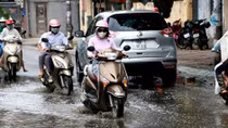 Đường Lương Thế Vinh không mưa cũng ngập, nước bốc mùi hôi thối