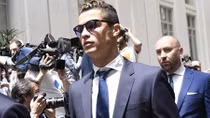 Ronaldo lĩnh án hai năm tù vì tội trốn thuế