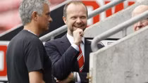 Fan Man Utd đòi "tống cổ" Phó chủ tịch Ed Woodward 