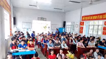 Lớp học của “thầy giáo thiện nguyện” ở làng biển Tiên Châu