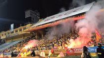 Hà Nội FC nhận án phạt nặng sau sự cố pháo sáng