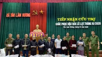 Cục Cảnh sát môi trường trao quà hỗ trợ bà con vùng lũ 