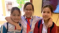 Tuyên dương 3 học sinh nhặt được tiền trả người đánh rơi