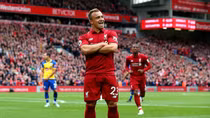 Thắng dễ Southampton, Liverpool vượt mặt Chelsea