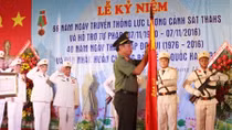 Hoa nở trên đất phèn