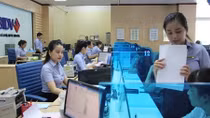 Doanh nghiệp khốn khó, ngân hàng lãi khủng - Vì sao?