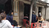 Muôn kiểu xem bói, tiền mất tật mang