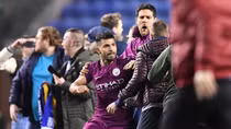 Pep Guardiola và Aguero xô xát với đối thủ sau khi bị loại