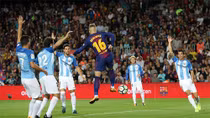 Barca bị ném đá vì thắng nhờ trọng tài