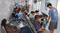 Người già, trẻ nhỏ “đổ bệnh” vì nắng nóng
