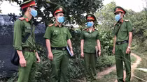 Nghi bị theo dõi, 9X mang dao “xử lý” người trong gia đình