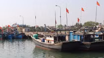 Ngư dân gặp khó do cửa biển bồi lấp