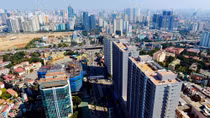 Nghẹt thở 40 cao ốc "bao vây" tuyến đường dài hơn 2 km ở Thủ đô